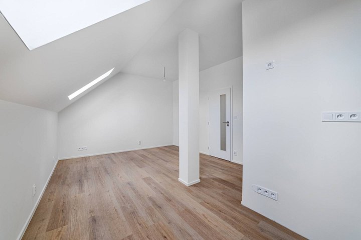 Prodej bytu 2+kk 43 m², Kolmá, Praha-Vysočany