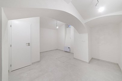 Prodej bytu 1+kk 23 m², Kolmá, Praha-Vysočany