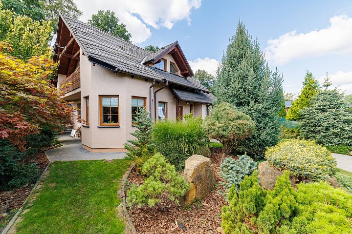 Prodej domu rodinný 227 m² pozemek 1086 m², Dašice-Pod Dubem