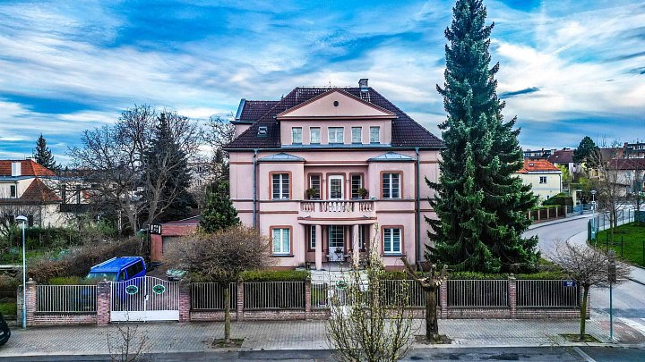 Prodej domu vila 416 m² pozemek 945 m², Školní nám., Roztoky