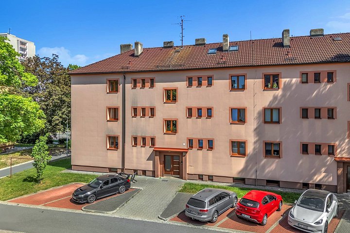 Pronájem bytu 2+1 61 m², Všestary