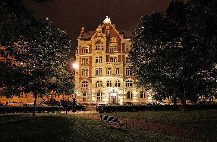 Pronájem prostor garážové stání 6 m², Janáčkovo nábřeží, Praha-Smíchov