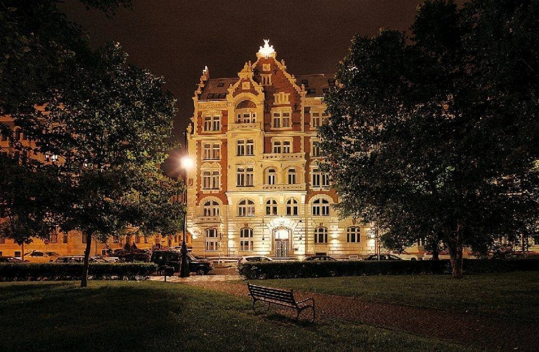 Pronájem prostor garážové stání 6 m², Janáčkovo nábřeží, Praha-Smíchov