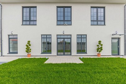 Prodej domu rodinný 297 m² pozemek 395 m², Javorová, Milovice-Mladá
