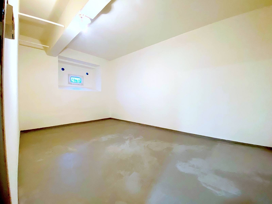 Pronájem komerčních prostor sklady 14 m², Spojovací, Praha-Žižkov
