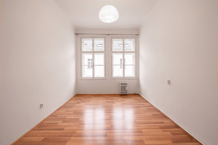 Pronájem bytu 1+1 24 m², Chlumova, Praha-Žižkov