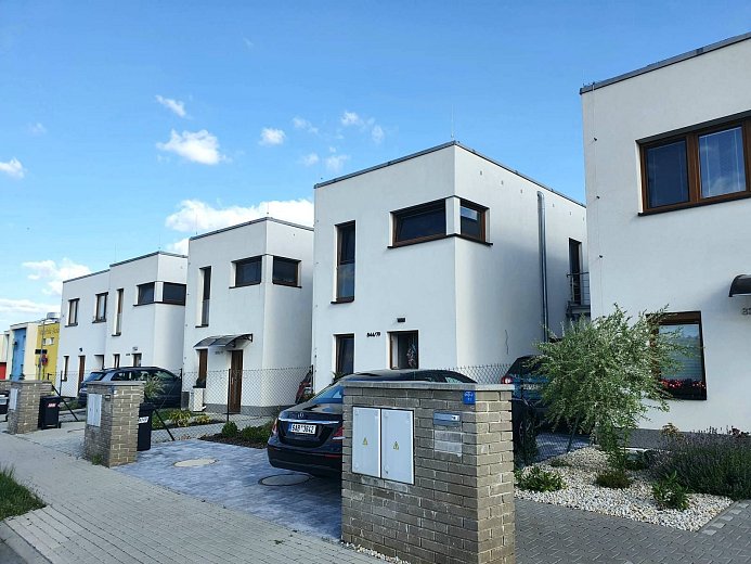 Pronájem domu rodinný 93 m² pozemek 200 m², Hlinířská, Praha-Hostavice