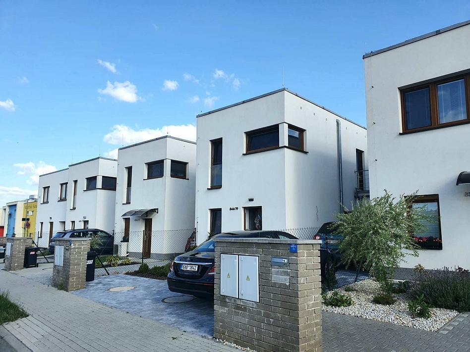 Pronájem domu rodinný 93 m² pozemek 200 m², Hlinířská, Praha-Hostavice