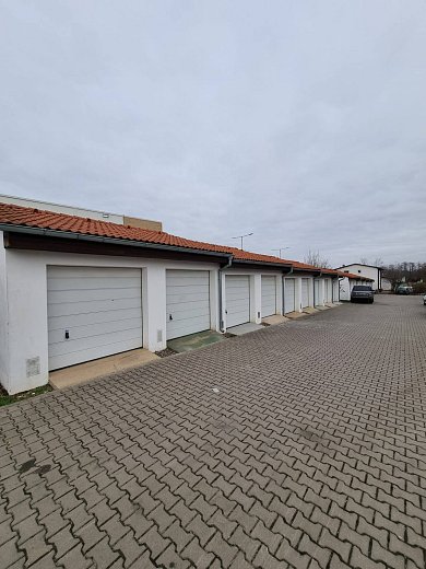 Pronájem prostor garáž 15 m², U hájku, Praha-Vinoř
