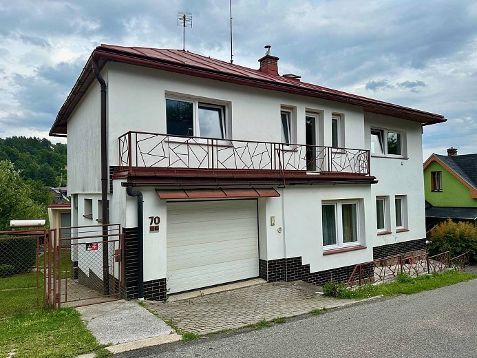 Pronájem domu rodinný 320 m² pozemek 894 m², Skuhrov