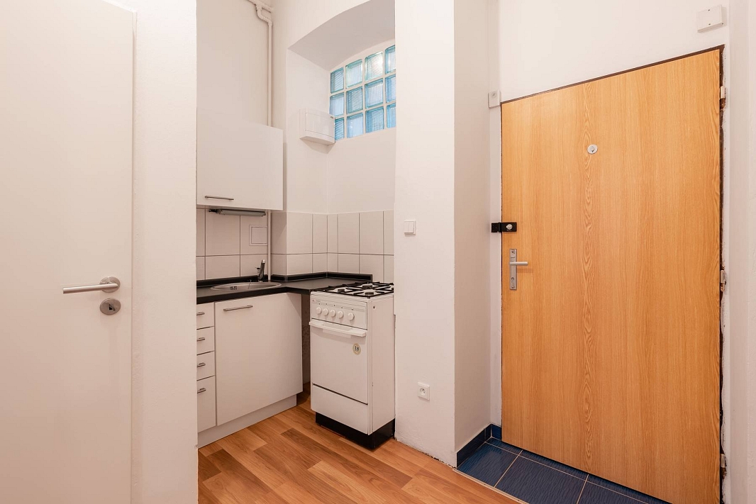 Pronájem bytu 1+1 24 m², Chlumova, Praha-Žižkov