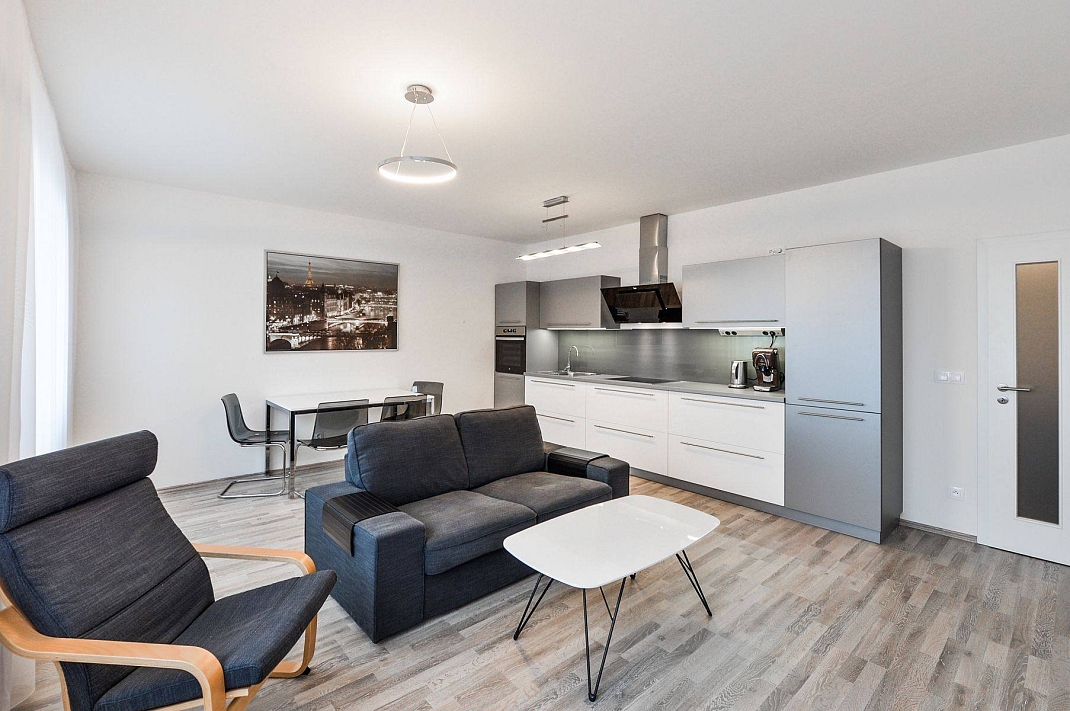 Pronájem bytu 2+kk 59 m², Dubeckého, Praha-Dubeč
