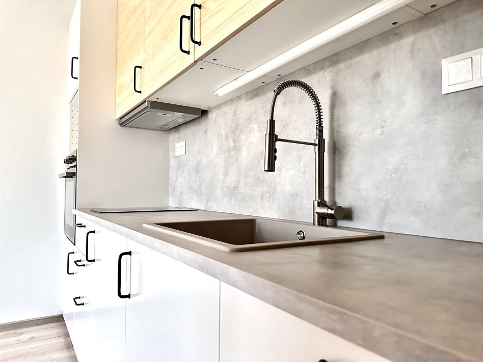 Pronájem bytu 1+kk 24 m², Nádražní, Hrochův Týnec