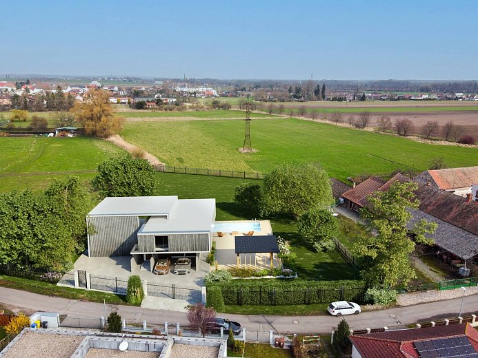 Prodej domu zemědělská usedlost 80 m² pozemek 8696 m², Všestary
