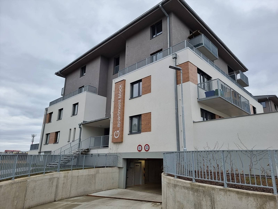 Pronájem bytu 2+kk 126 m², Želetická, Praha-Sobín