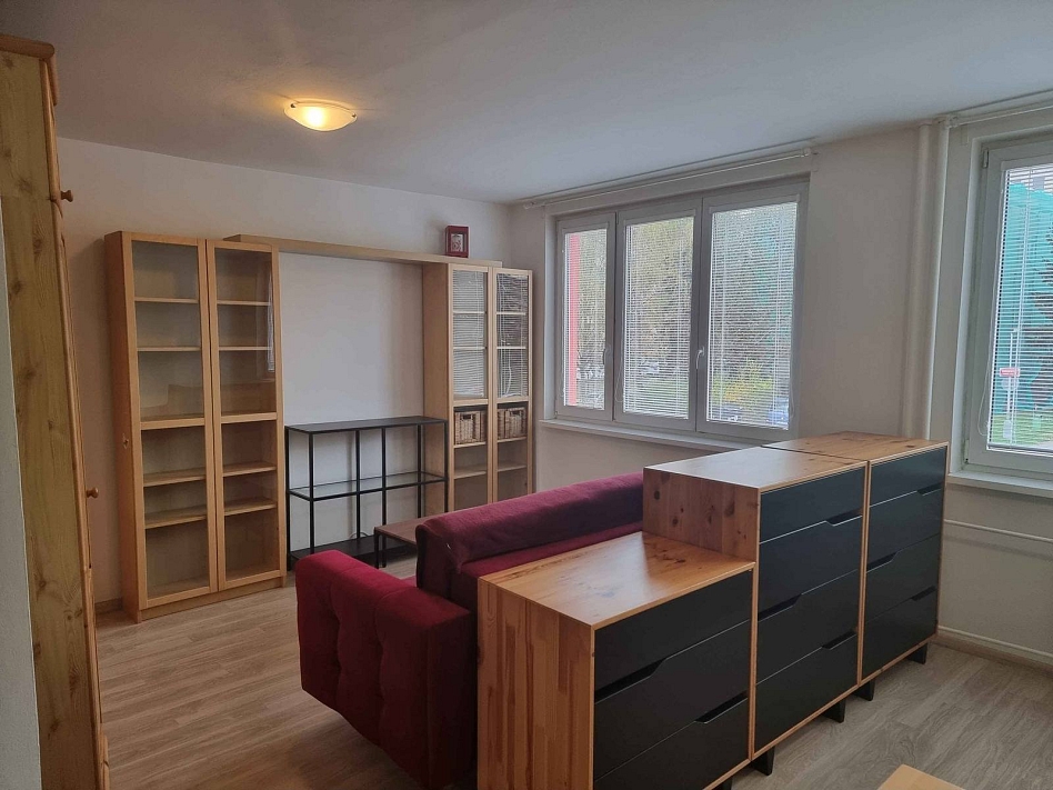 Pronájem bytu 1+kk 39 m², Třinecká, Praha-Letňany
