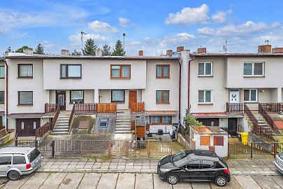Prodej domu rodinný 195 m² pozemek 921 m², Vinary