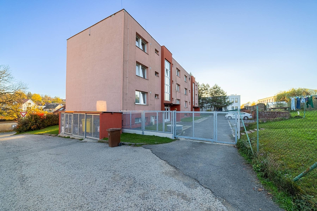 Prodej bytu 3+1 62 m², Školní, Třebotov