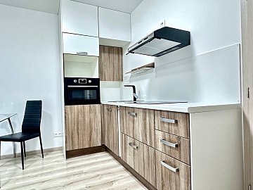 Pronájem bytu 2+kk 35 m², Nádražní, Hrochův Týnec